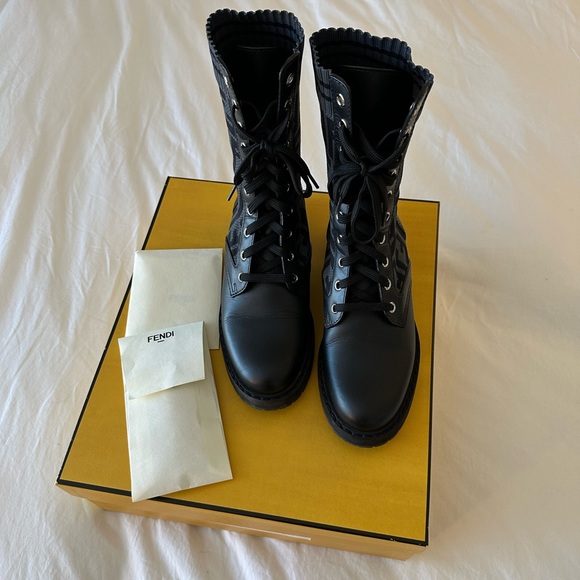 Fendi Shoes - Fendi Rockoko
Black leather biker boots with stretch fabric size 36.5